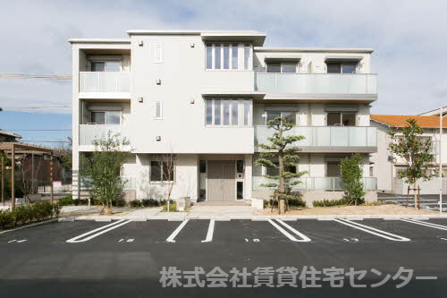 和歌山市東高松のマンションの建物外観