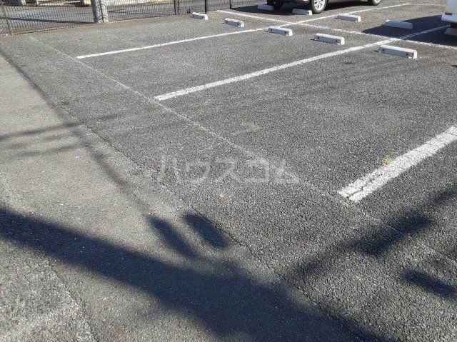 【セジュール見和の駐車場】