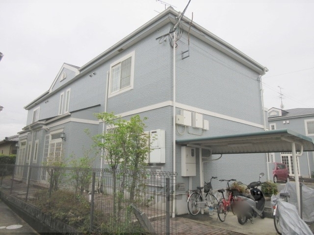 木津川市加茂町里のアパートの建物外観