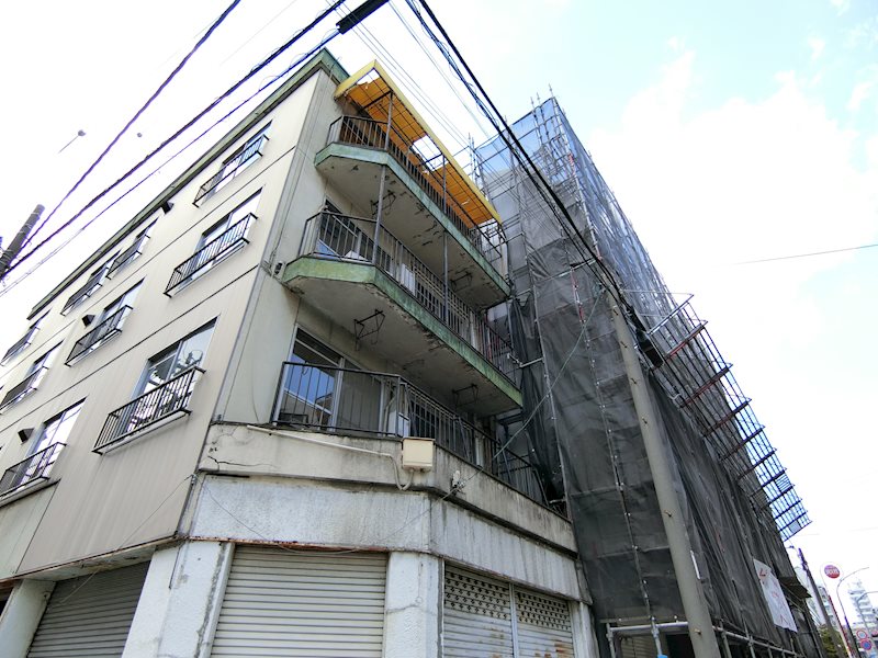 【渋谷区西原のマンションの建物外観】