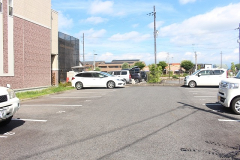 【守山市金森町のアパートの駐車場】