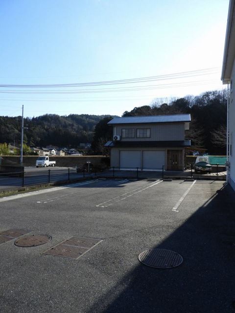 【安芸高田市吉田町吉田のアパートの駐車場】