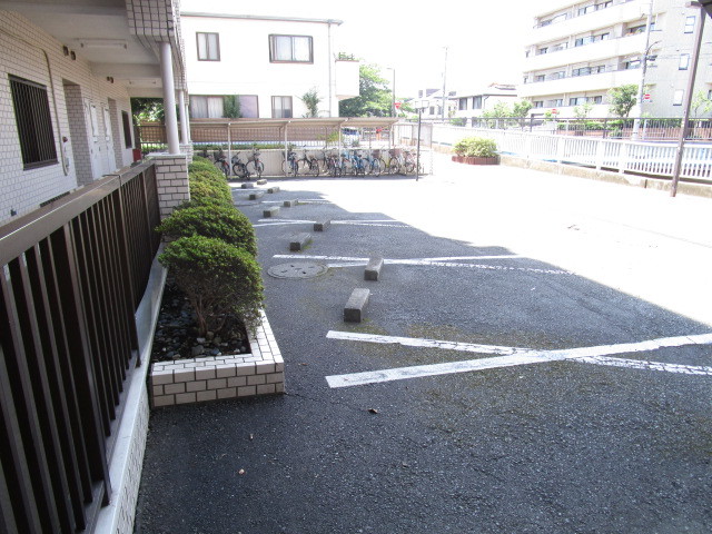 【アーバンコート氷川台の駐車場】