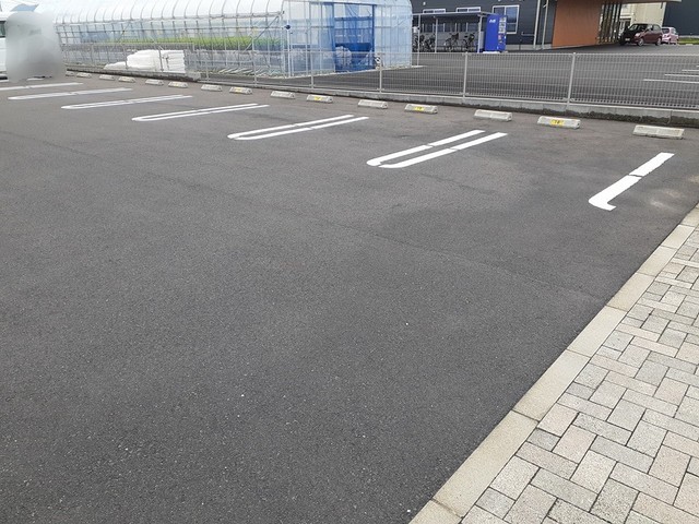 【グランデージの駐車場】