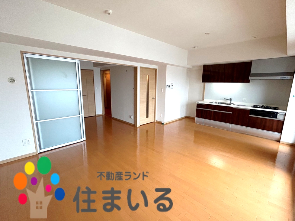 【名古屋市南区戸部町のマンションの居室・リビング】