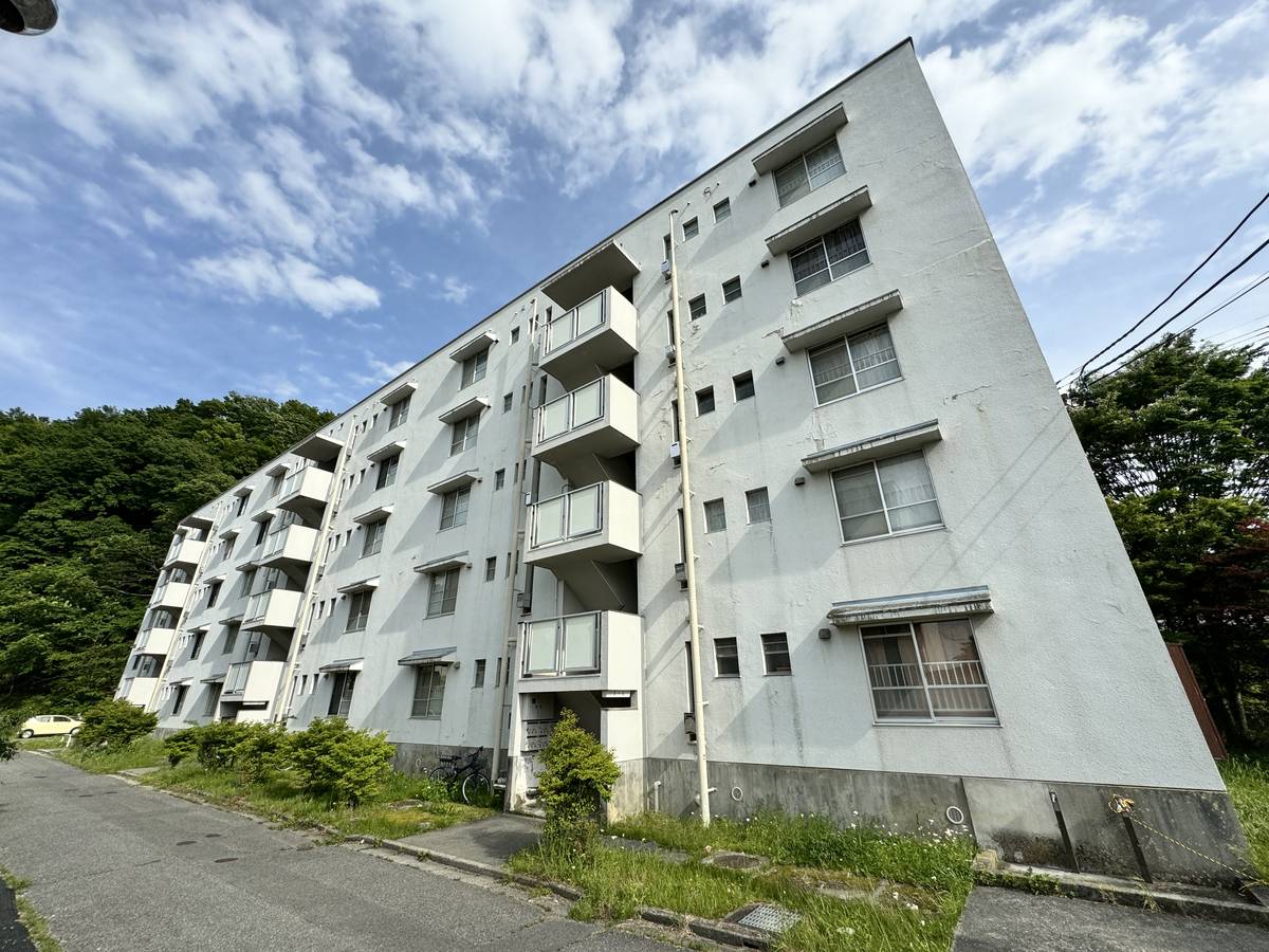 伊那市福島のマンションの建物外観