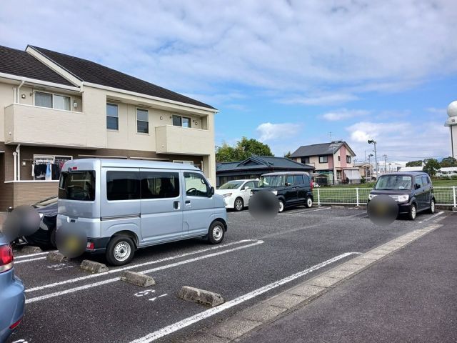 【カーサ・プレシードIIの駐車場】