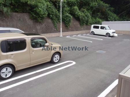 【メゾンデュシーニュの駐車場】