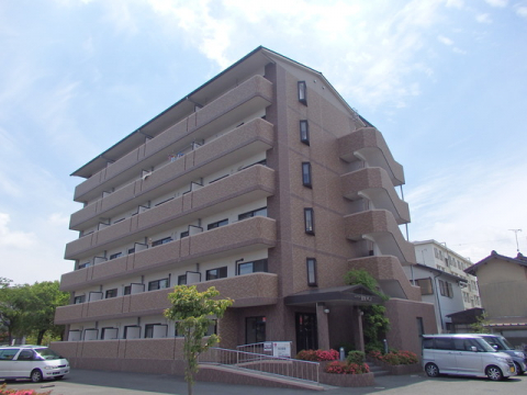 高島市今津町住吉のマンションの建物外観