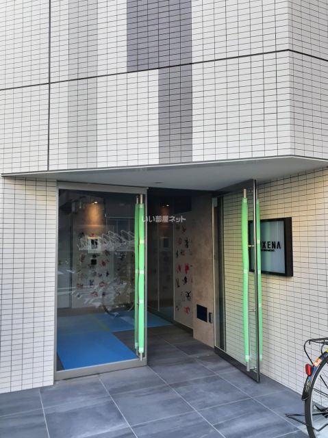 【八王子市南町のマンションのエントランス】