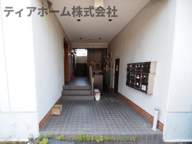 【葛城市尺土のマンションのロビー】