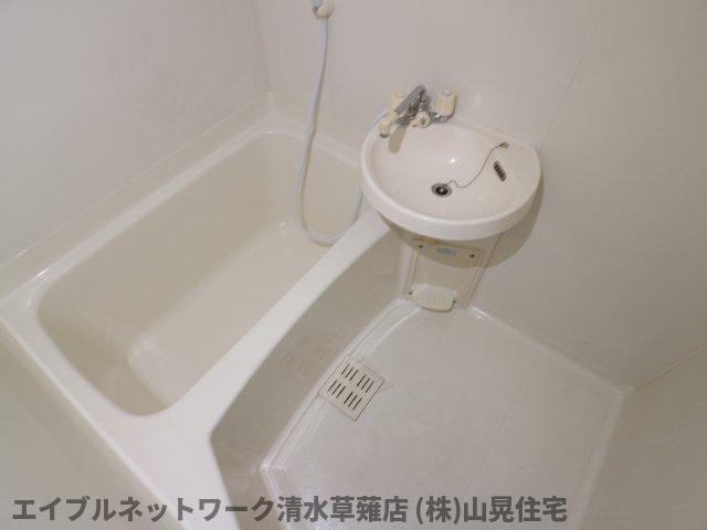 バス・シャワールーム　落ち着いた空間のお風呂です