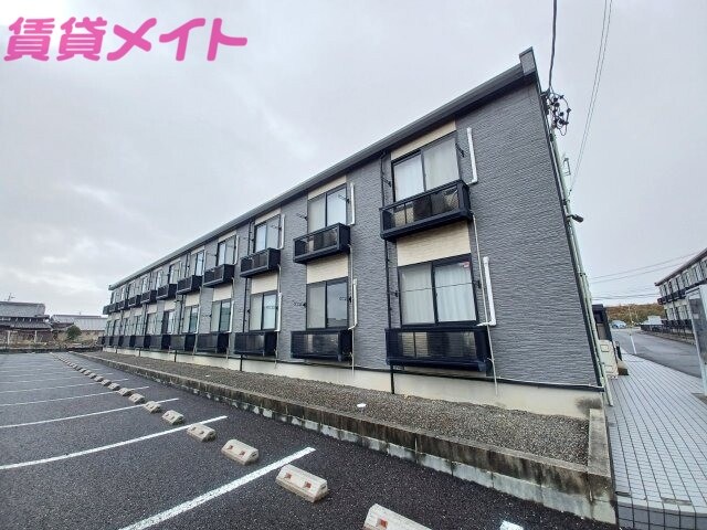 【鈴鹿市一ノ宮町のアパートの建物外観】