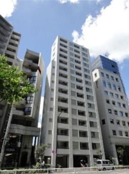 【新宿区左門町のマンションの建物外観】