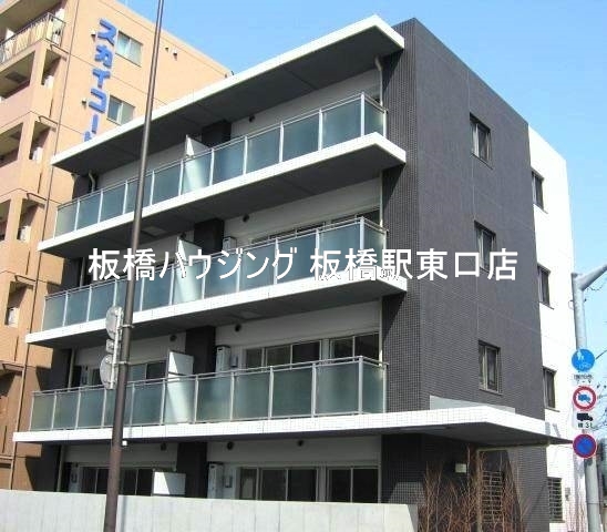 【板橋区東新町のマンションの建物外観】