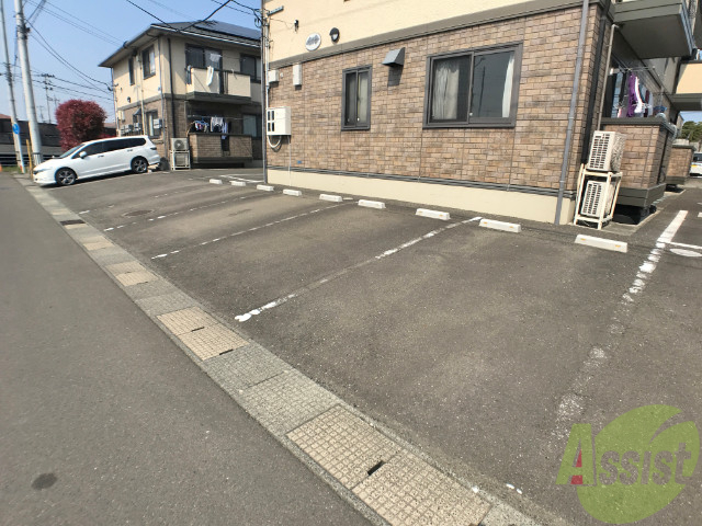 【多賀城市城南のアパートの駐車場】