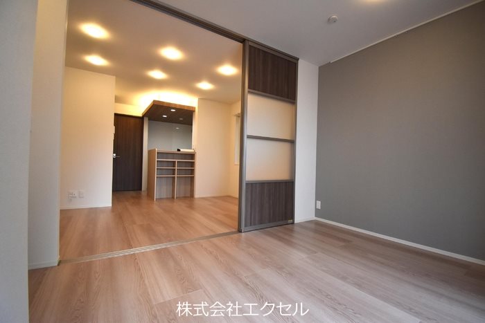 居室・リビング　フラットな室内です。