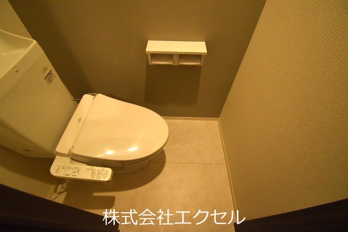 トイレ　温水洗浄便座です。