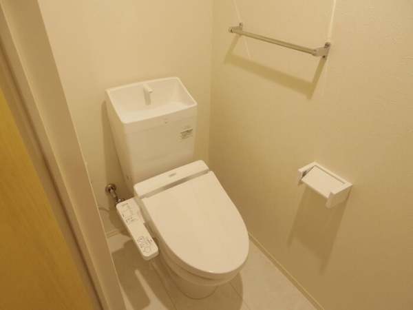 トイレ　温水シャワー付きトイレです