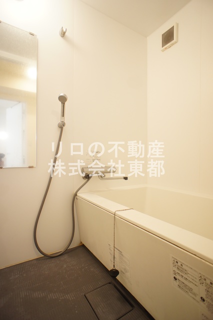 バス・シャワールーム　足が伸ばせる広々バスタブでリラックス♪