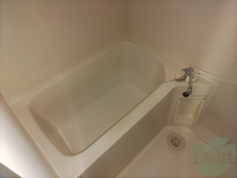 バス・シャワールーム　お風呂はこちら。１人暮らしにはピッタリのサイズ感ですね！