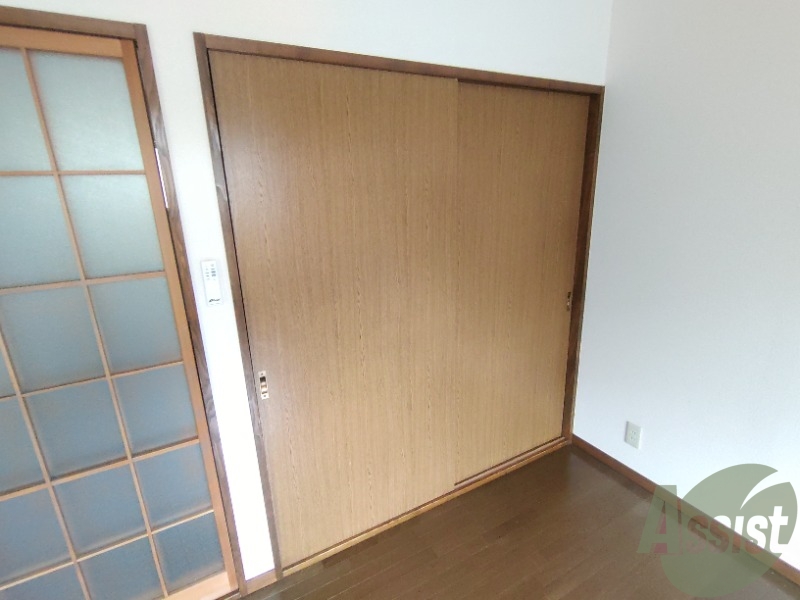 収納　収納はこちらのクローゼットをお使いください。