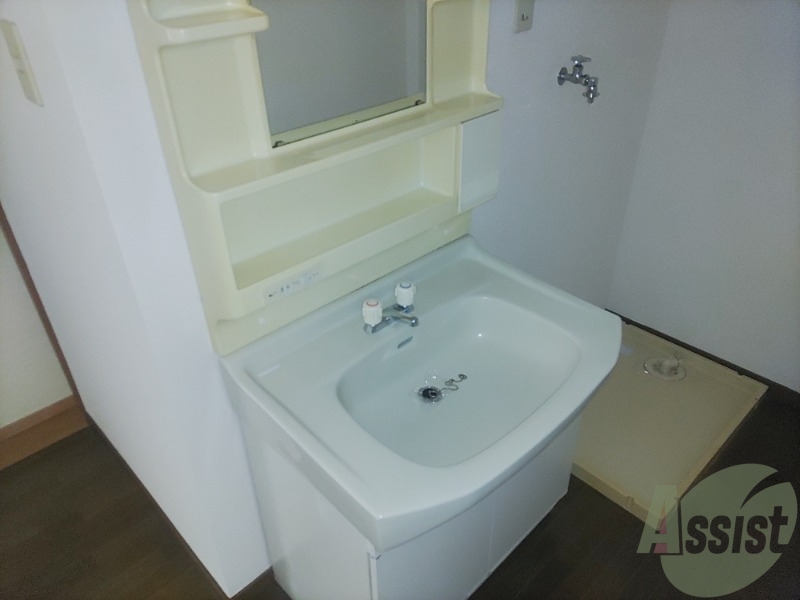 洗面設備　洗面台は独立しています。朝の身支度はこちらでどうぞ～