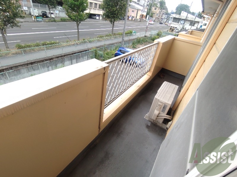 バルコニー　バルコニーがあるので洗濯物は外に干せそうですね～