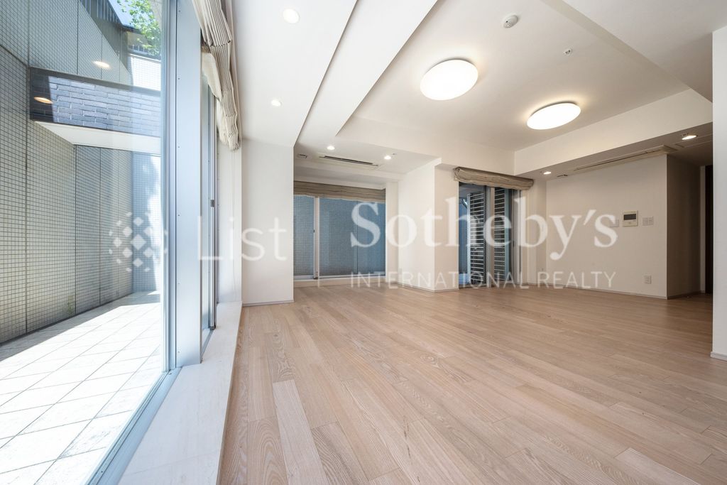 居室・リビング　エントランス