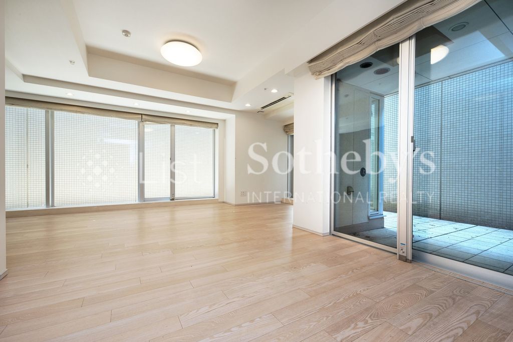 居室・リビング　エントランス