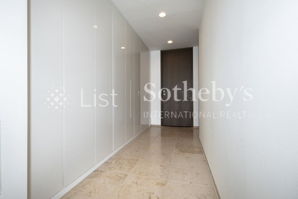 玄関　リビング/居室