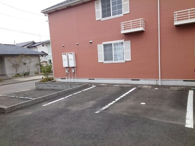 駐車場　駐車場があるので、車を買う予定の方も安心です