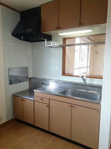 キッチン　コンパクトなキッチンで掃除もラクラク