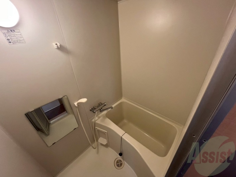 バス・シャワールーム　お風呂になります。一日の疲れを癒してくださいね。