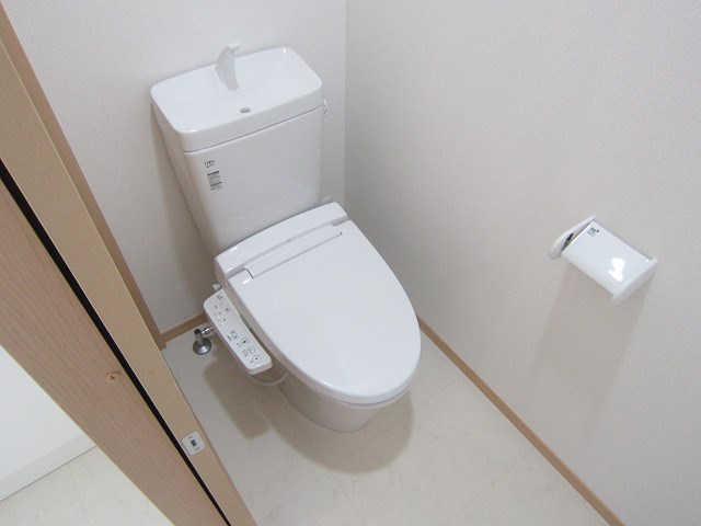 トイレ　温水洗浄便座付き