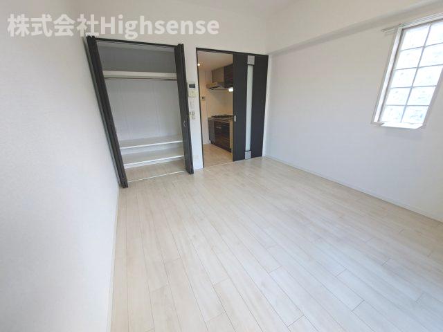 居室・リビング　明るい洋室です