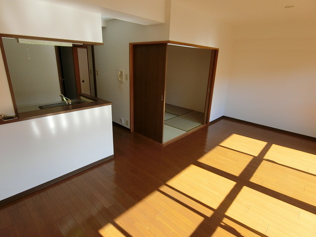 居室・リビング　日当たりの良い明るいリビング