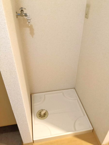 その他　玄関にある洗濯置場です。