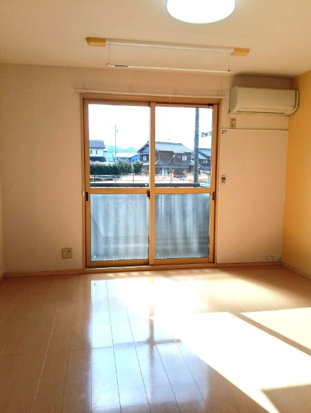 居室・リビング　室内物干しのできる居室です。