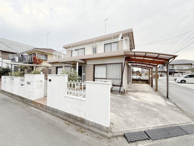 建物外観　外水道シンクは横にずらして利用