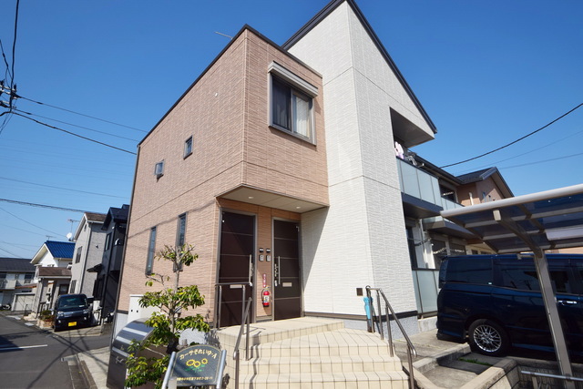 建物外観　～青い空、白い雲～