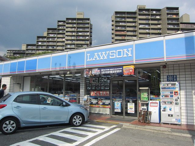 コンビニ　ローソン　豊中上新田店（コンビニ）まで165m