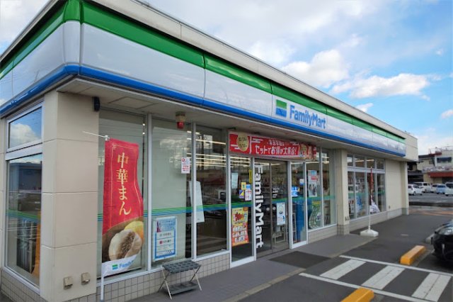 コンビニ　ファミリーマート岡山福島店（コンビニ）まで582m