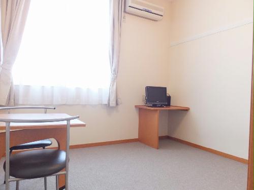 居室・リビング　２階床は防音性を考慮した絨毯仕様です。