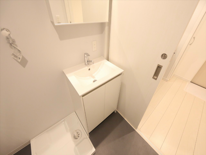 洗面設備　脱衣所　洗面台（シャンプードレッサー）洗濯機ご用意できます