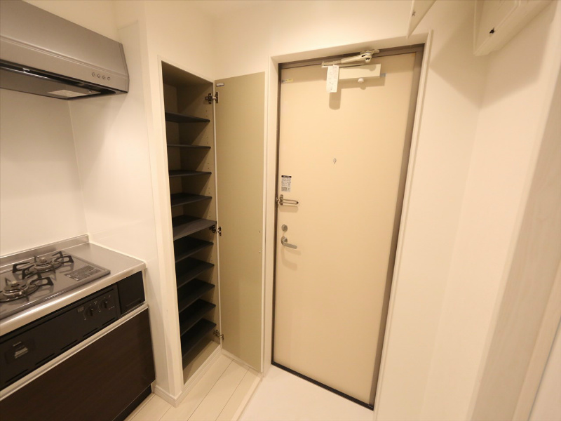 玄関　玄関　シューズボックス付（収納充実してます）