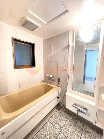 バス・シャワールーム　ゆったり過ごせるお風呂です