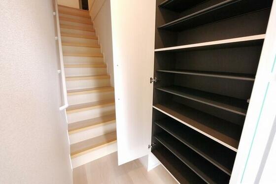 玄関　シューズボックス