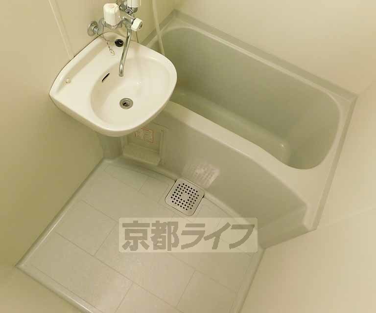 バス・シャワールーム　洗面台が一緒になったバスルームです！