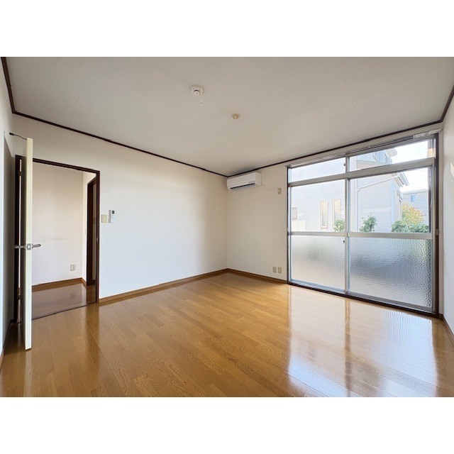 居室・リビング　エアコンのある１階洋室♪